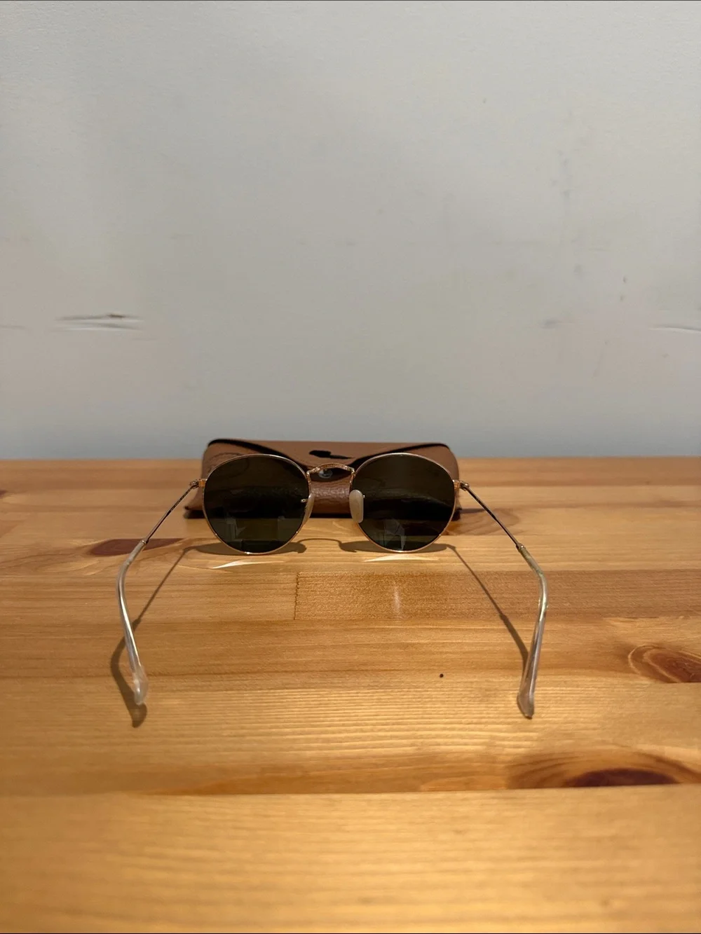 Ray-Ban Round Metal Sunglasses in Gold with Green Lenses